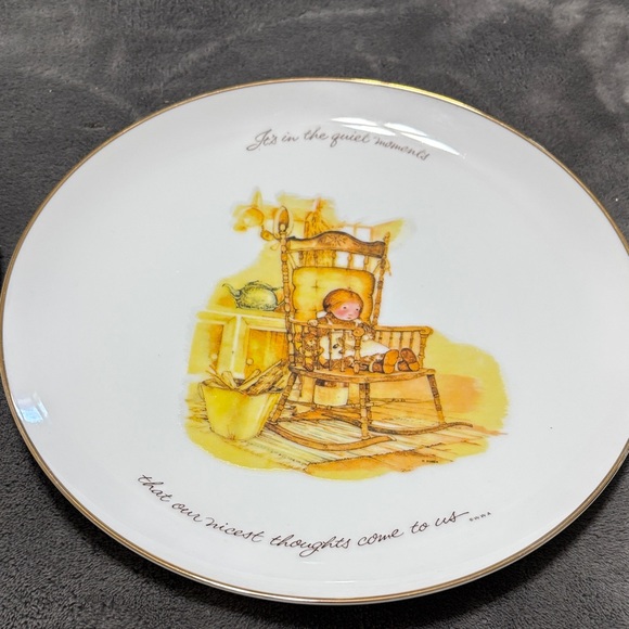 Decorative Collector Plates Set - Picture 8 of 9